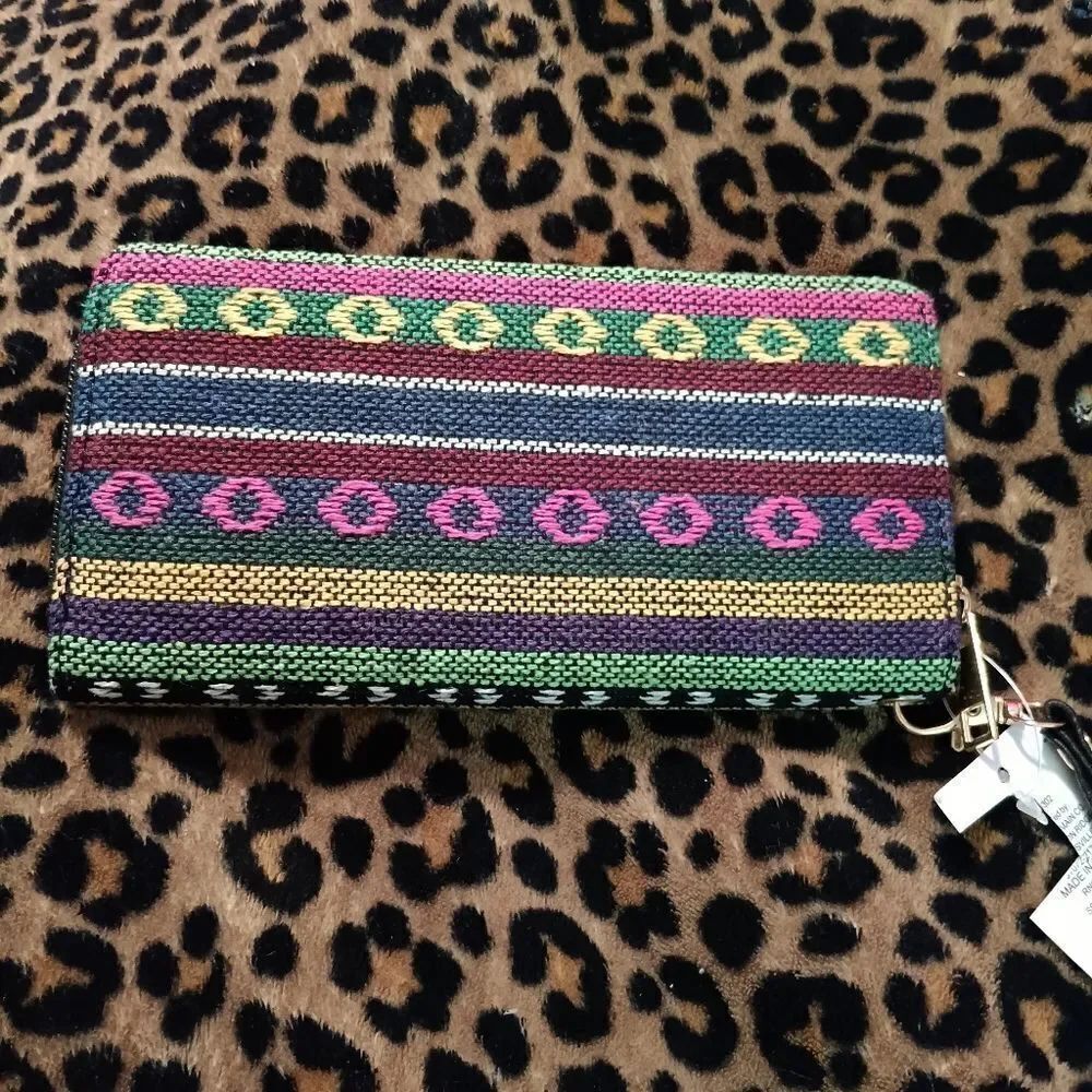 🤠NWT Wallet - Picture 2 of 4